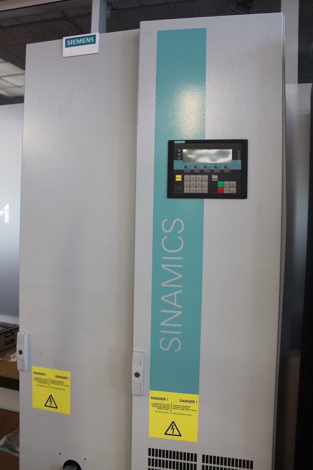 VARIATEUR DE FREQUENCE SINAMICS G150 AC/AC 132KW SIEMENS  6SL3710-1GE32-6AA3-Z